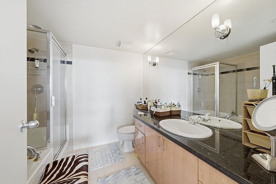 1808 193 Aquarius Mews