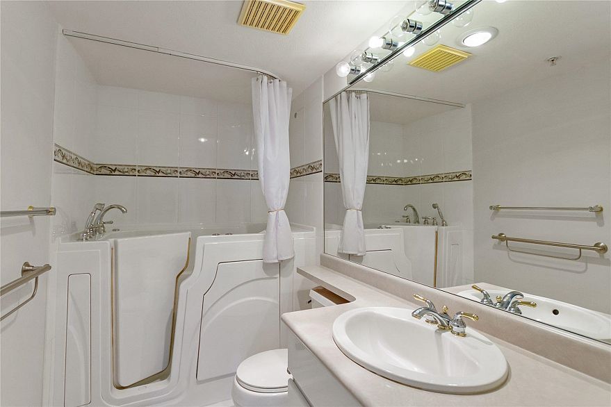 1503 1088 Quebec Street