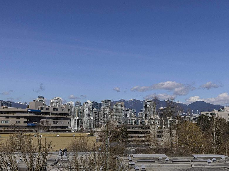 210 655 W 7th Avenue