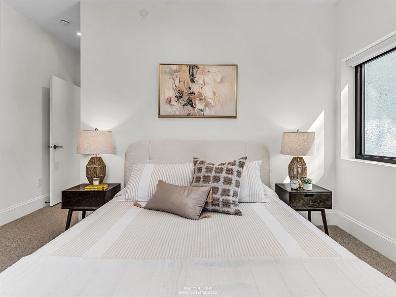 3 4088 Maple Crescent