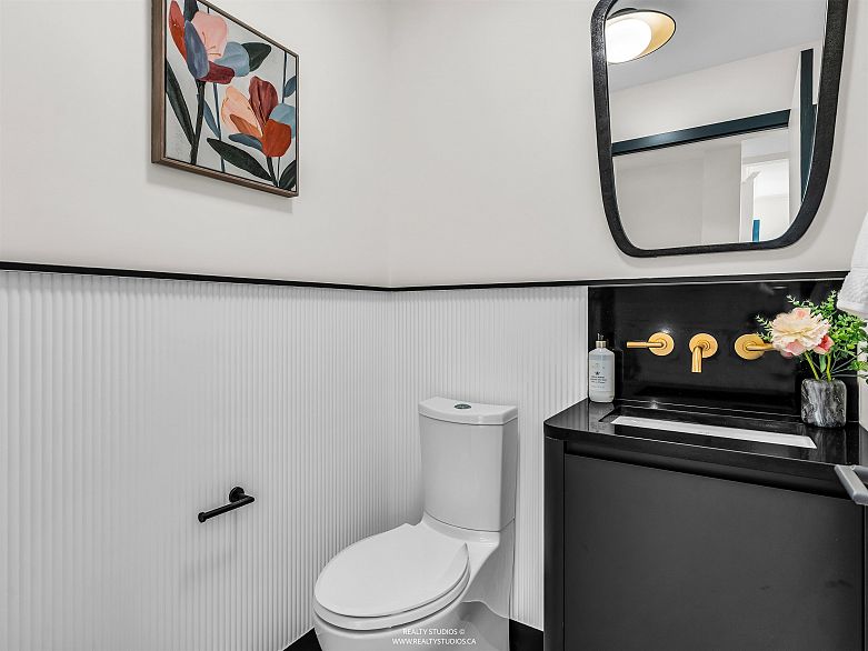 3 4088 Maple Crescent