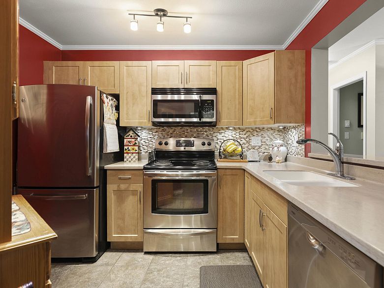 E102 628 W 12th Avenue