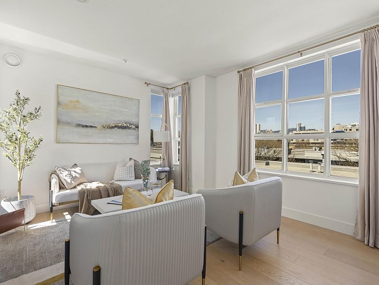 210 655 W 7th Avenue