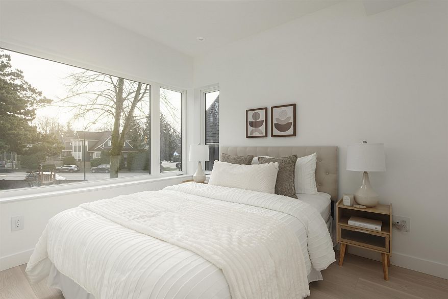 1 2755 W 11th Avenue