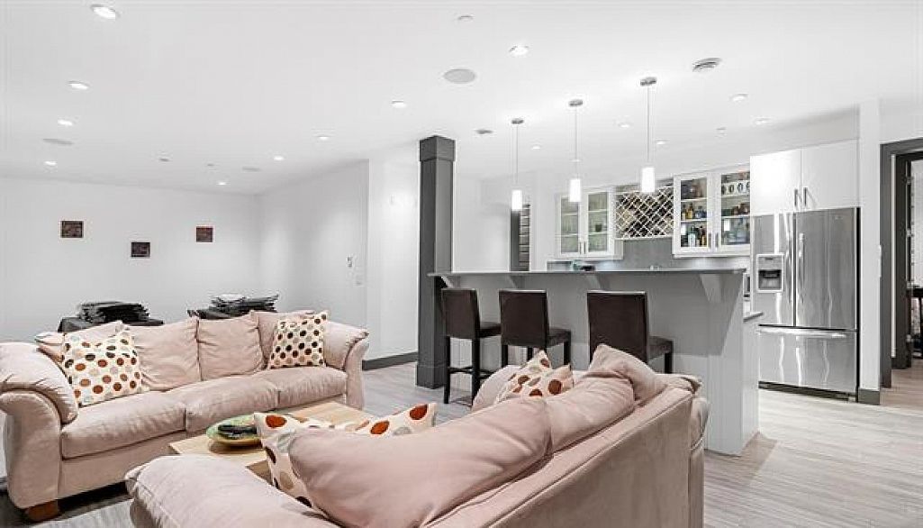 7493 Gatineau Place