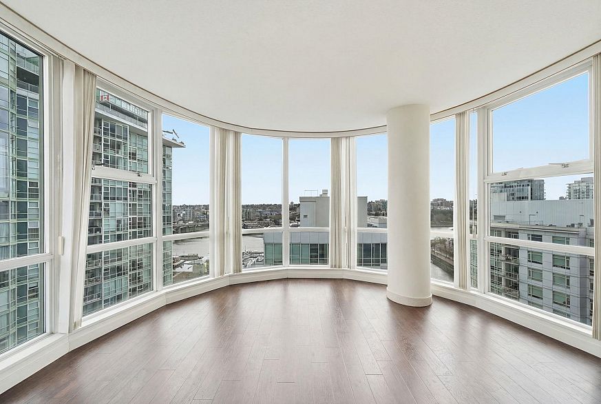 1808 193 Aquarius Mews