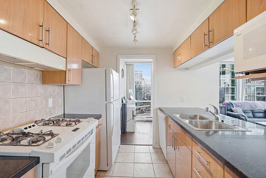 1808 193 Aquarius Mews