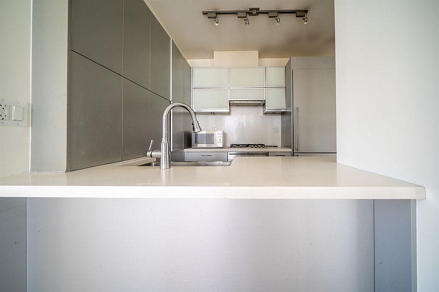 2802 535 Smithe Street