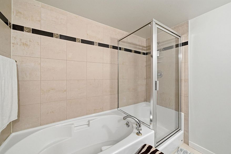 1808 193 Aquarius Mews