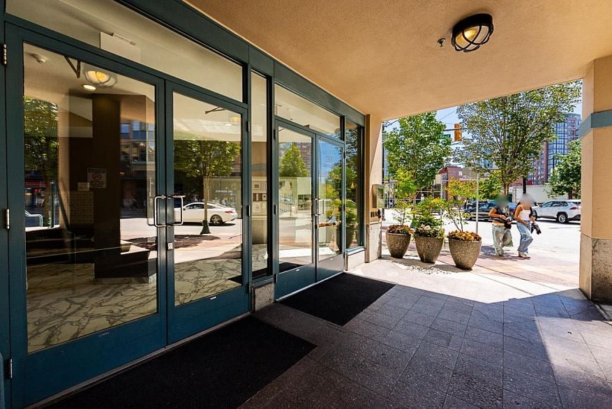 1304 283 Davie Street