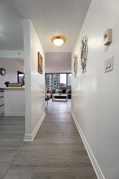 2102 930 Cambie Street