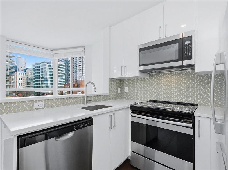 1107 1003 Pacific Street