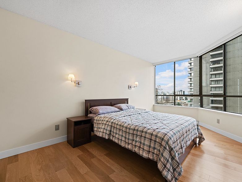 601 738 Broughton Street