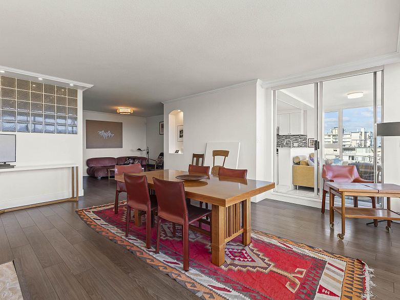 1102 5425 Yew Street