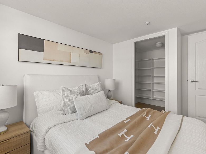 210 655 W 7th Avenue