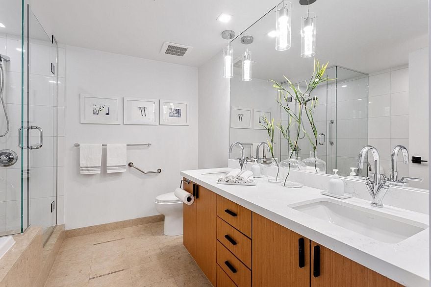 1604 1205 W Hastings Street