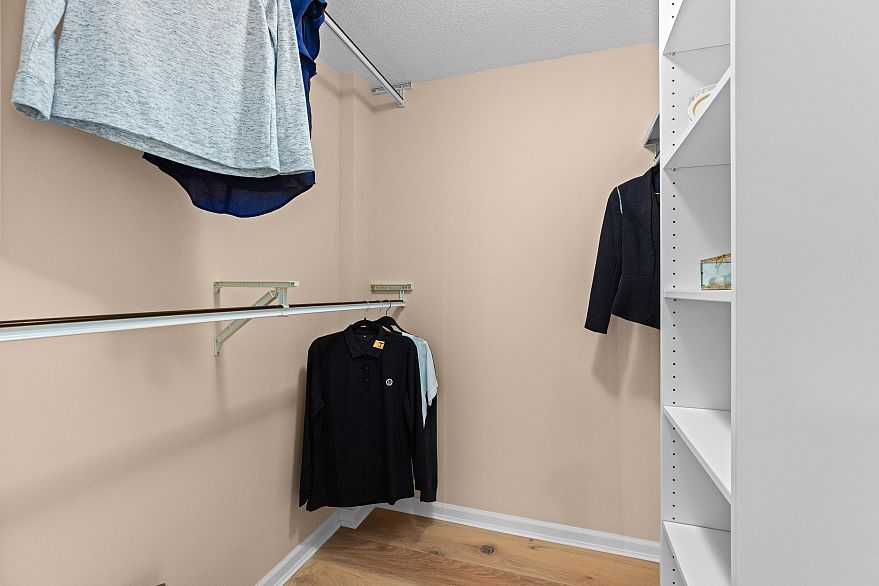 1601 1228 Marinaside Crescent