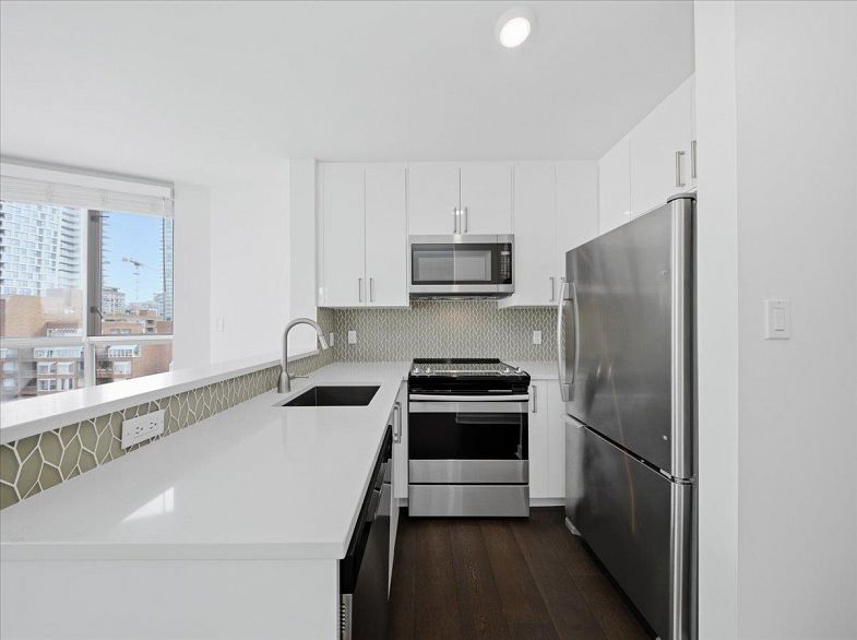 1107 1003 Pacific Street