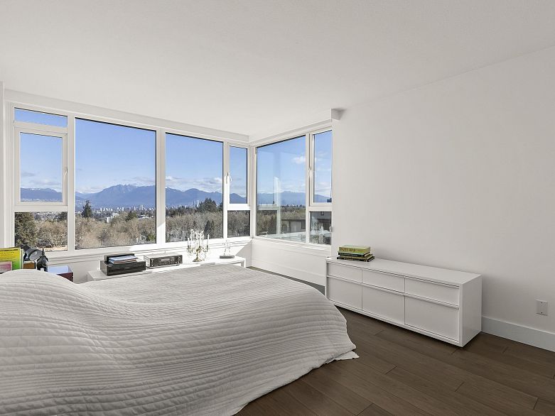 1102 5425 Yew Street