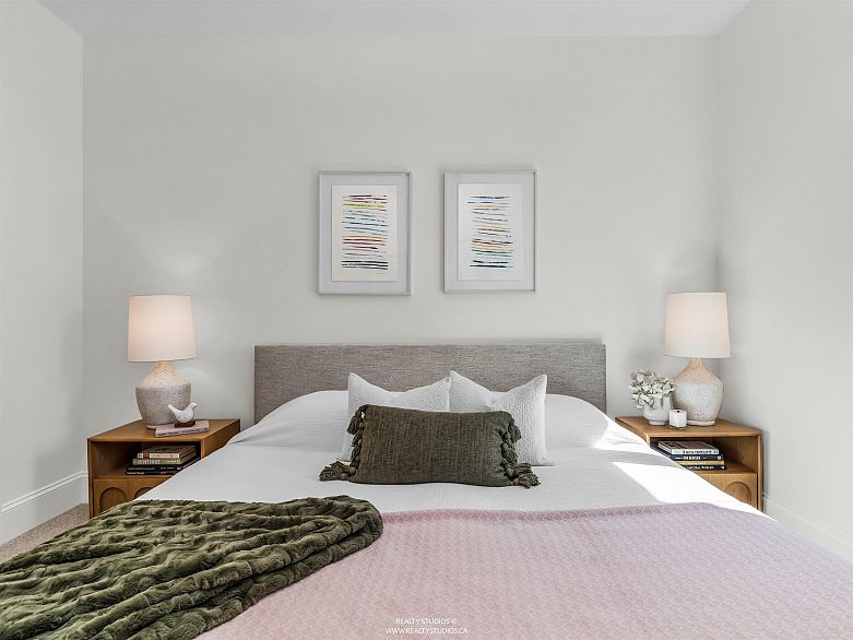 3 4088 Maple Crescent