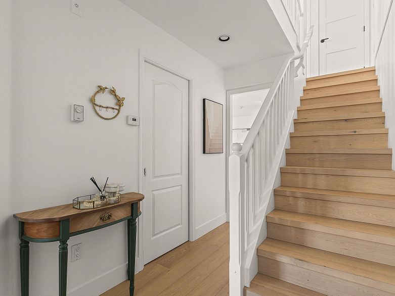 210 655 W 7th Avenue