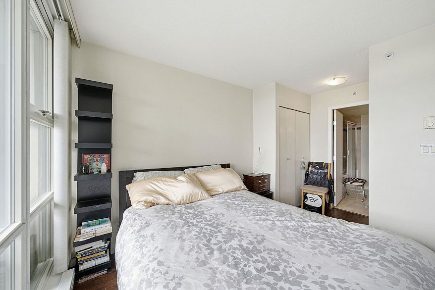 1808 193 Aquarius Mews