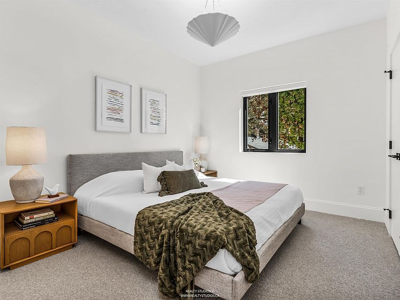 3 4088 Maple Crescent