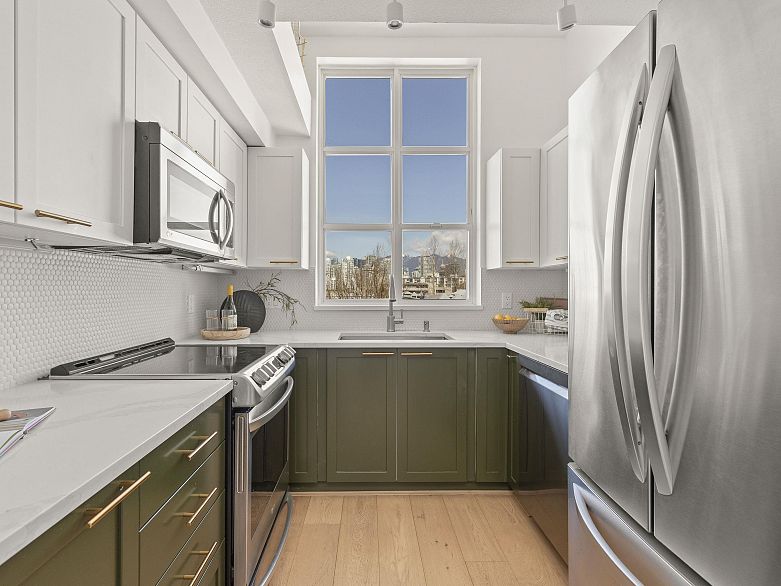 210 655 W 7th Avenue