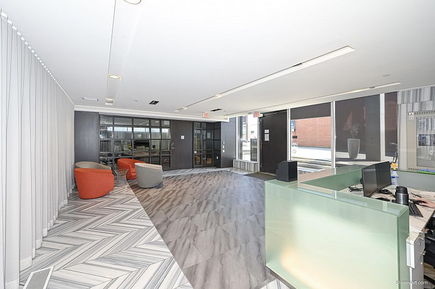 808 8555 Granville Street