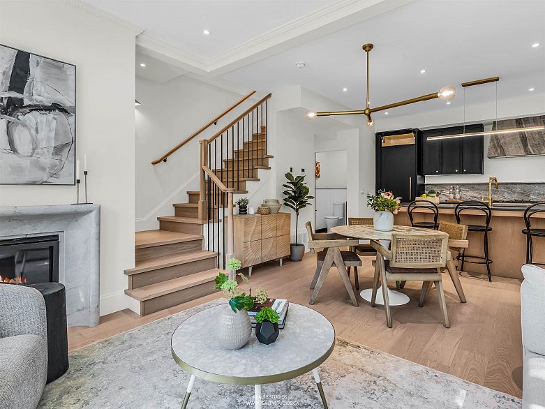 3 4088 Maple Crescent