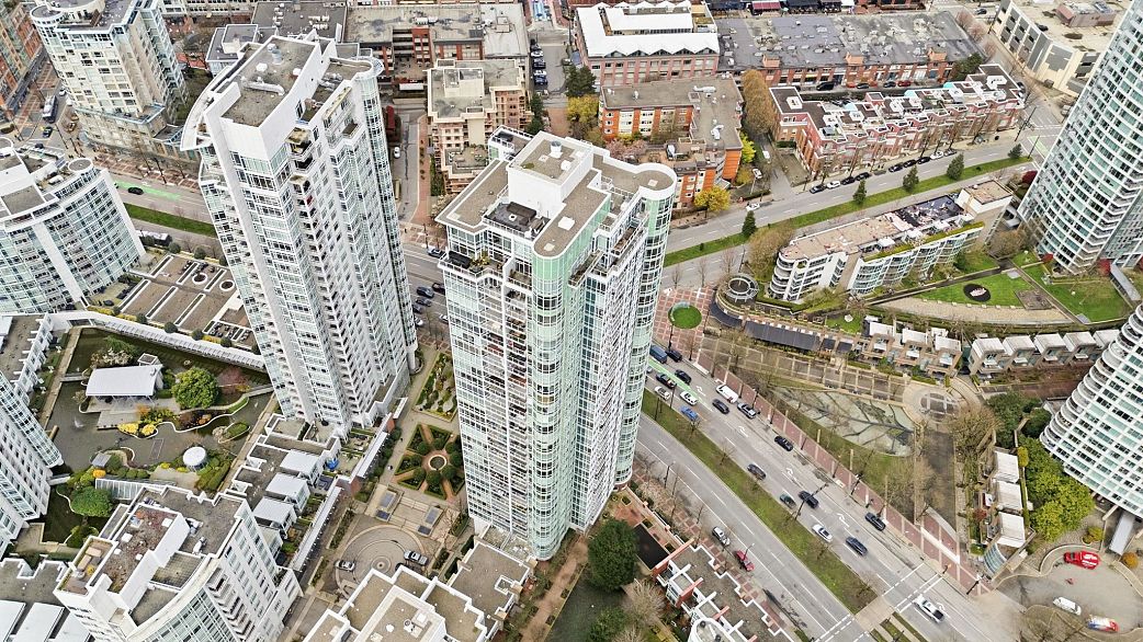 1808 193 Aquarius Mews