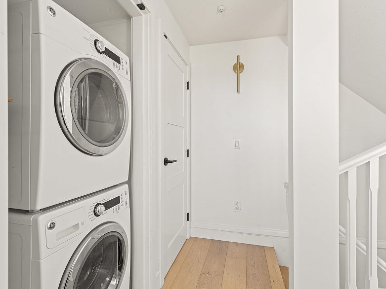 210 655 W 7th Avenue