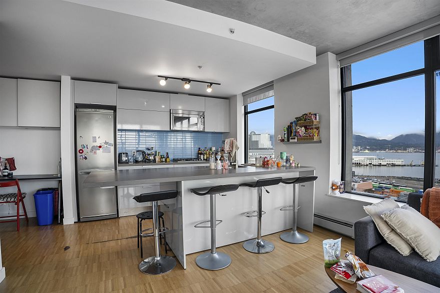 1401 108 W Cordova Street