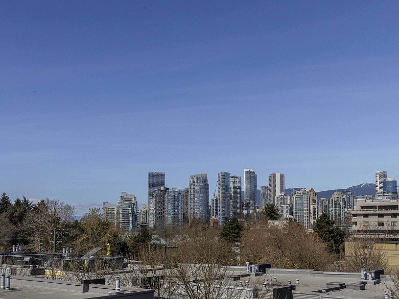 210 655 W 7th Avenue