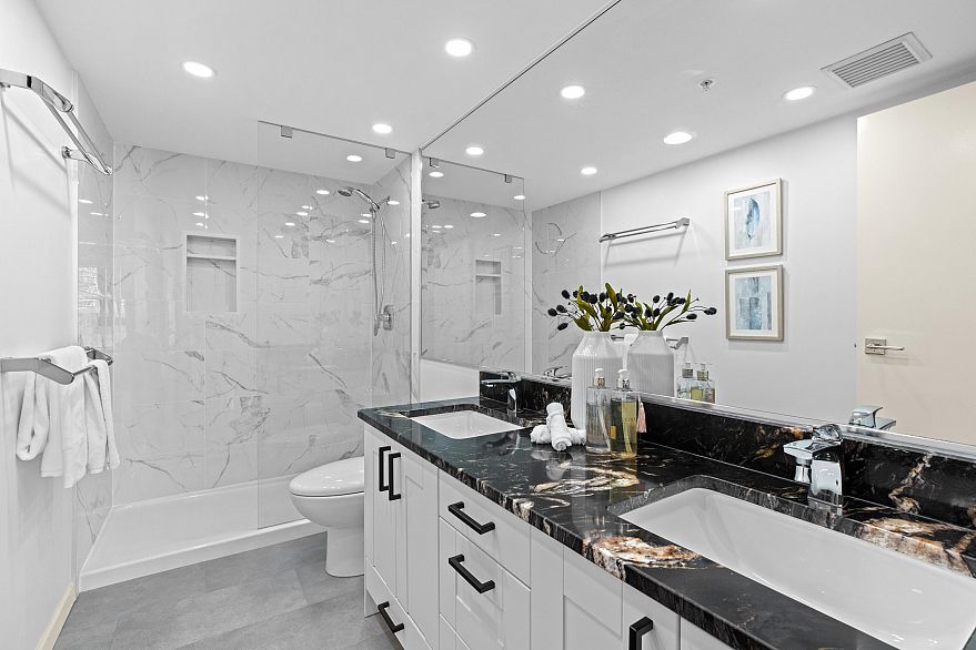 1601 1228 Marinaside Crescent