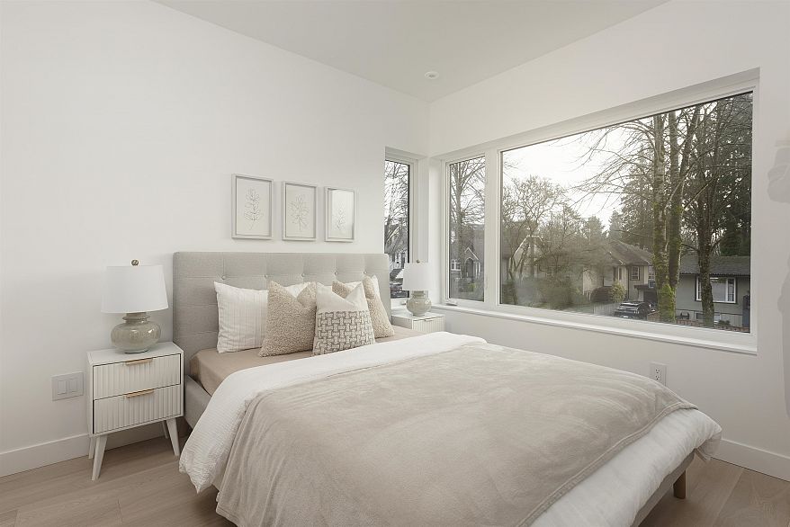 1 2755 W 11th Avenue