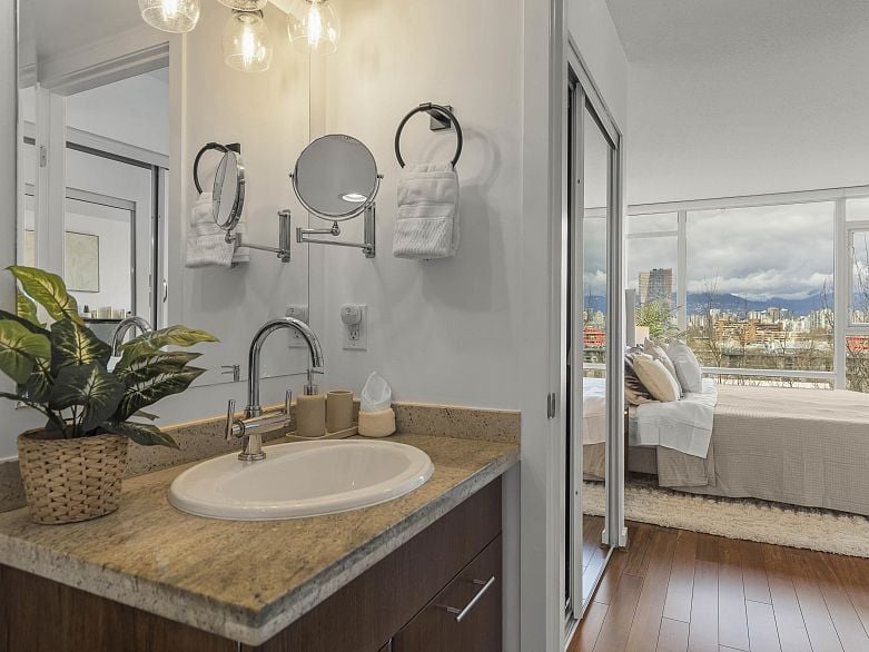 706 1650 W 7th Avenue