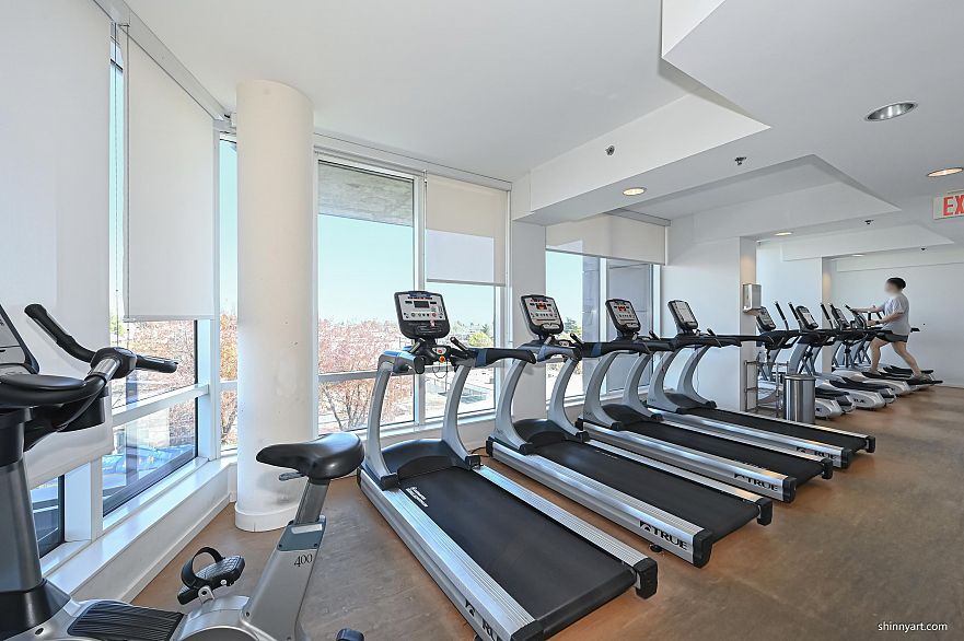 808 8555 Granville Street