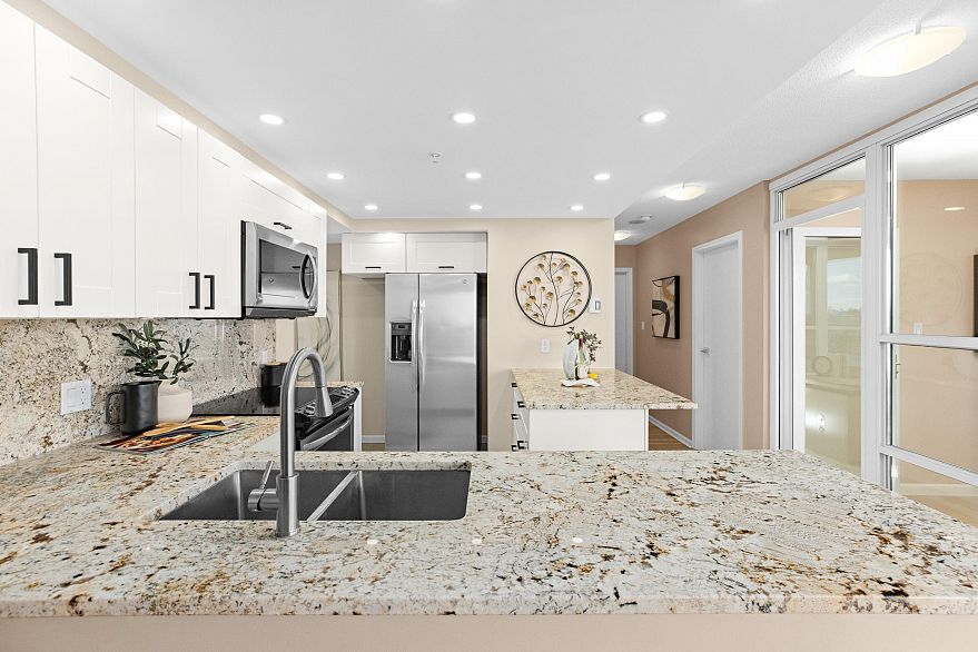 1601 1228 Marinaside Crescent