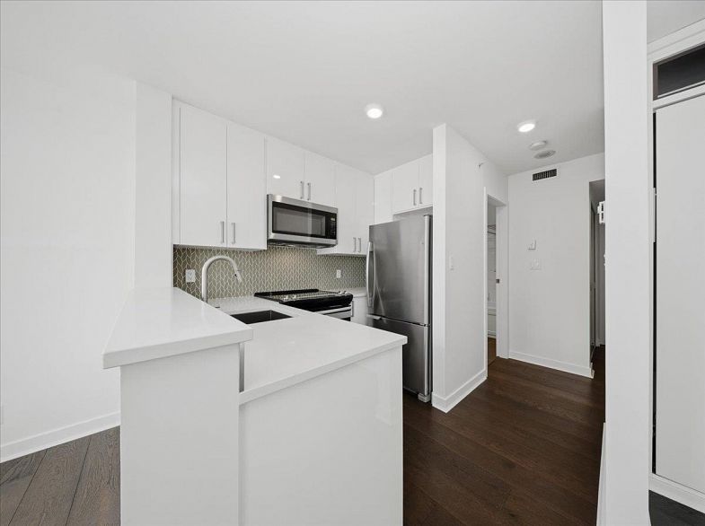 1107 1003 Pacific Street