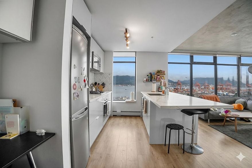 1401 108 W Cordova Street