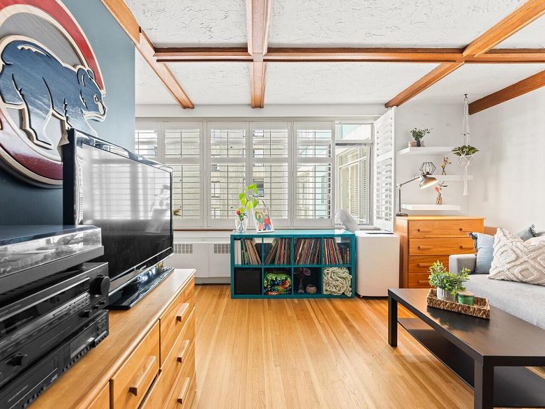 304 1975 Pendrell Street