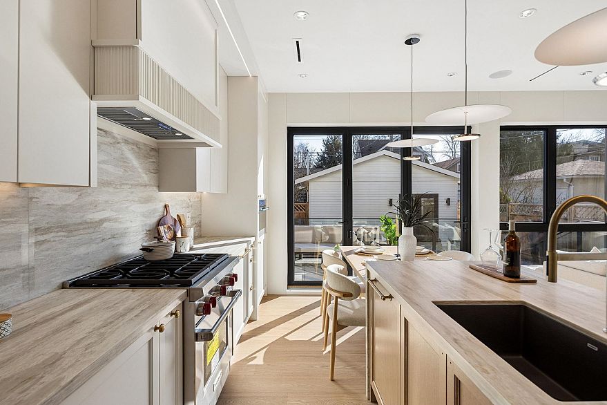 2 3036 W 13th Avenue