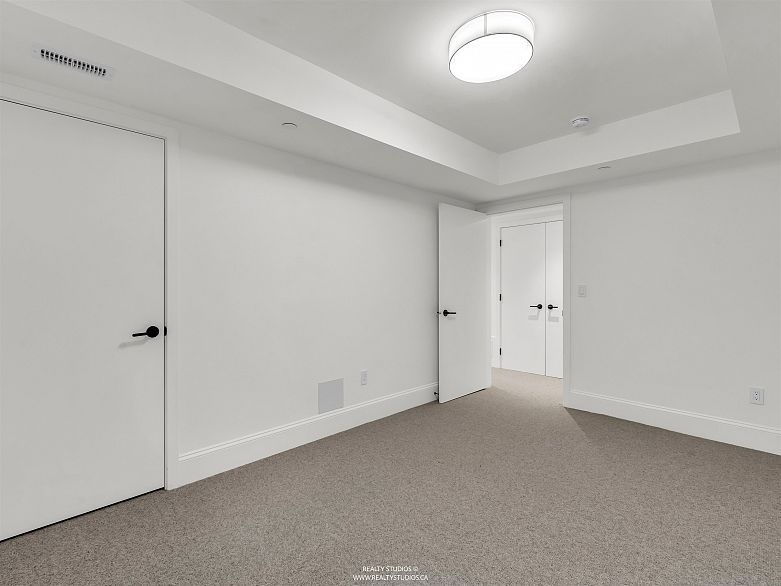 3 4088 Maple Crescent