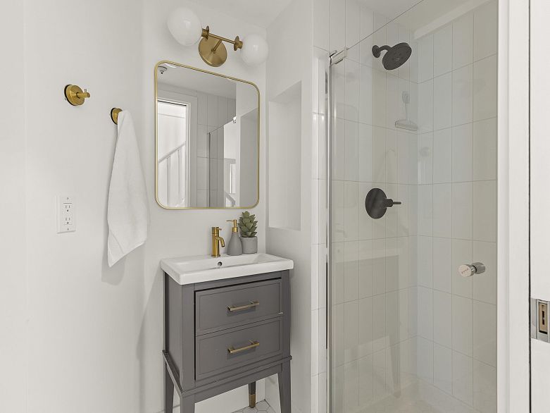 210 655 W 7th Avenue