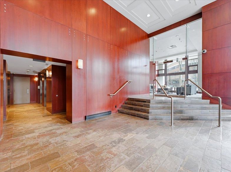 1107 1003 Pacific Street