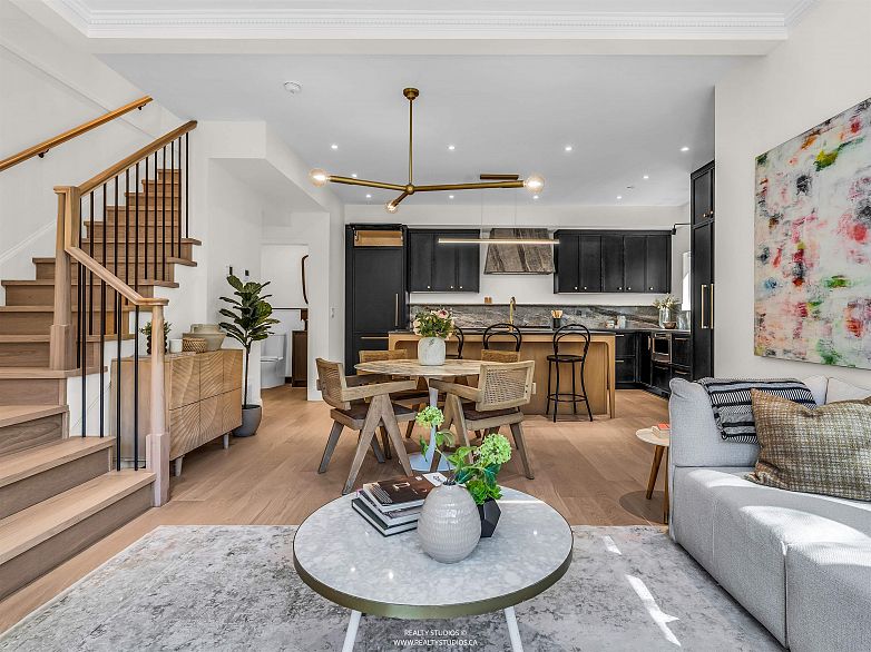 3 4088 Maple Crescent