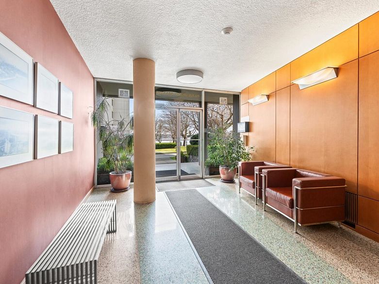 304 1975 Pendrell Street