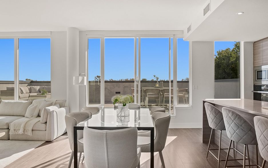 PH655 8575 Rivergrass Drive