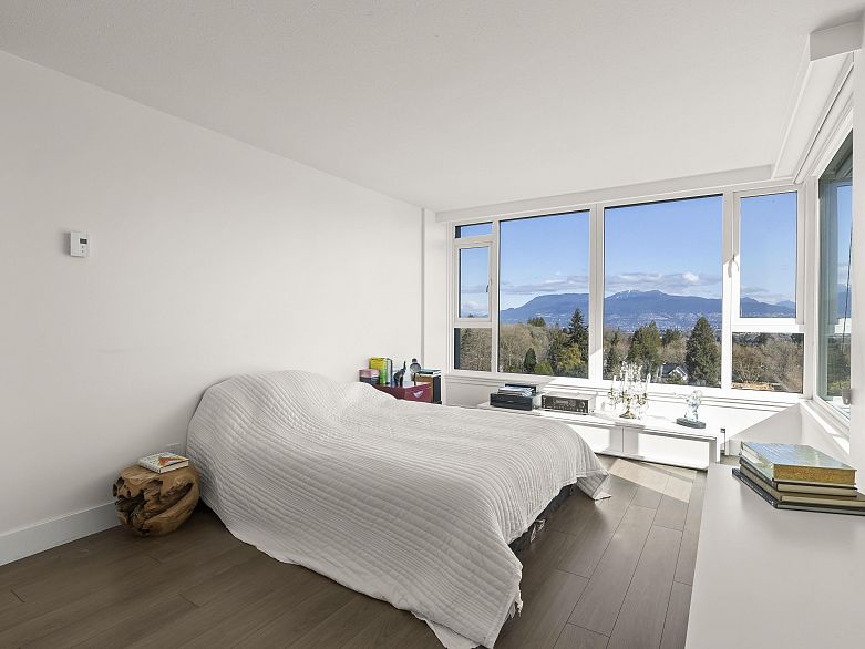 1102 5425 Yew Street